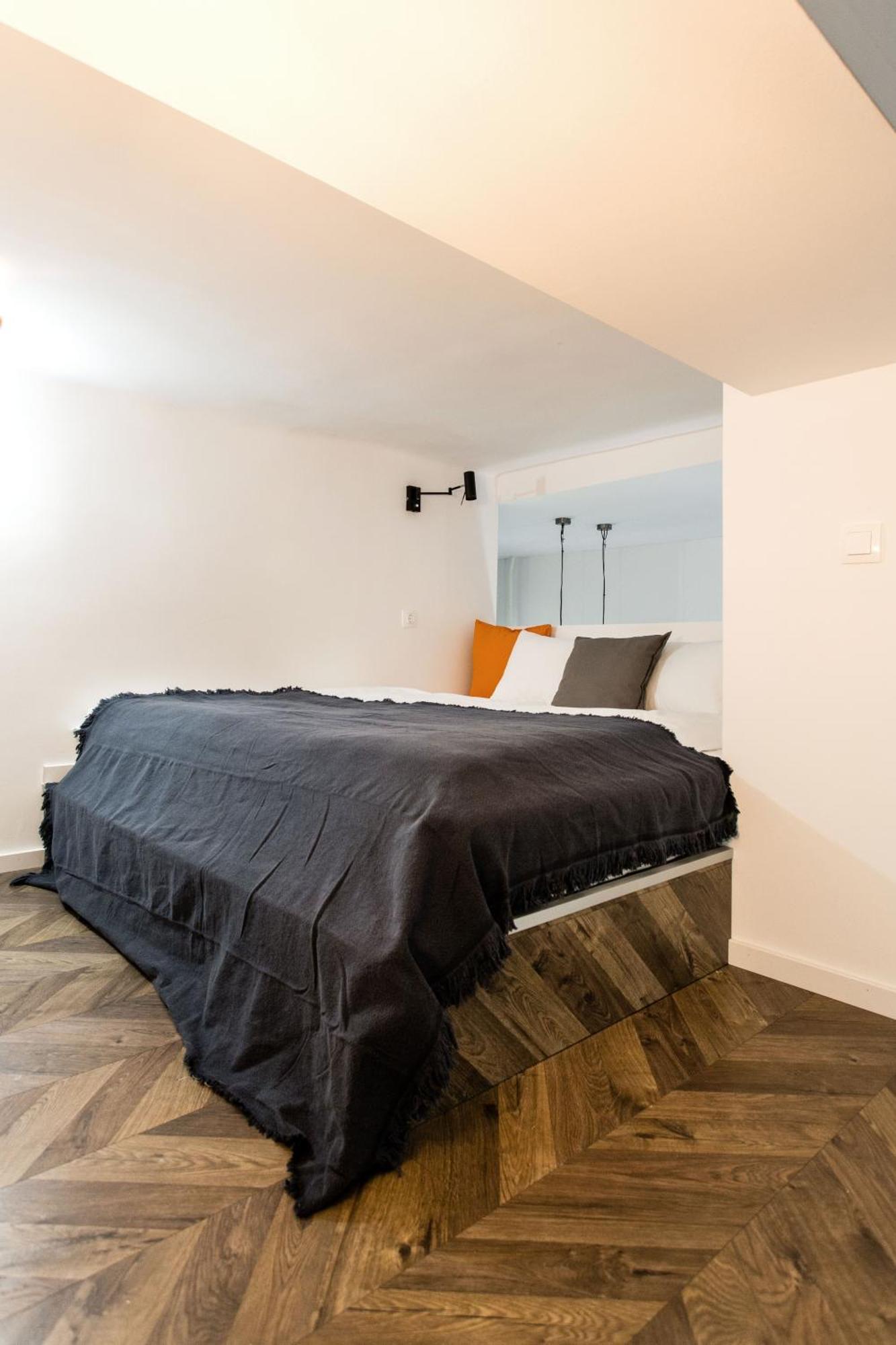 Walk To Nightlife From Elegant And Quiet Apartment *