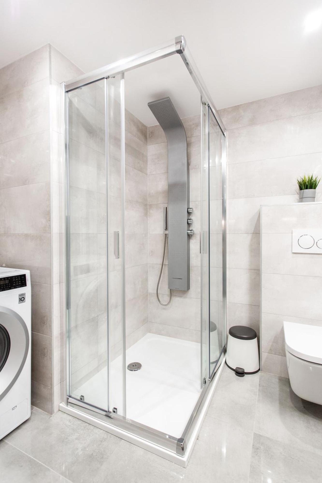 Apartment Walk To Nightlife From Elegant And Quiet Budapest