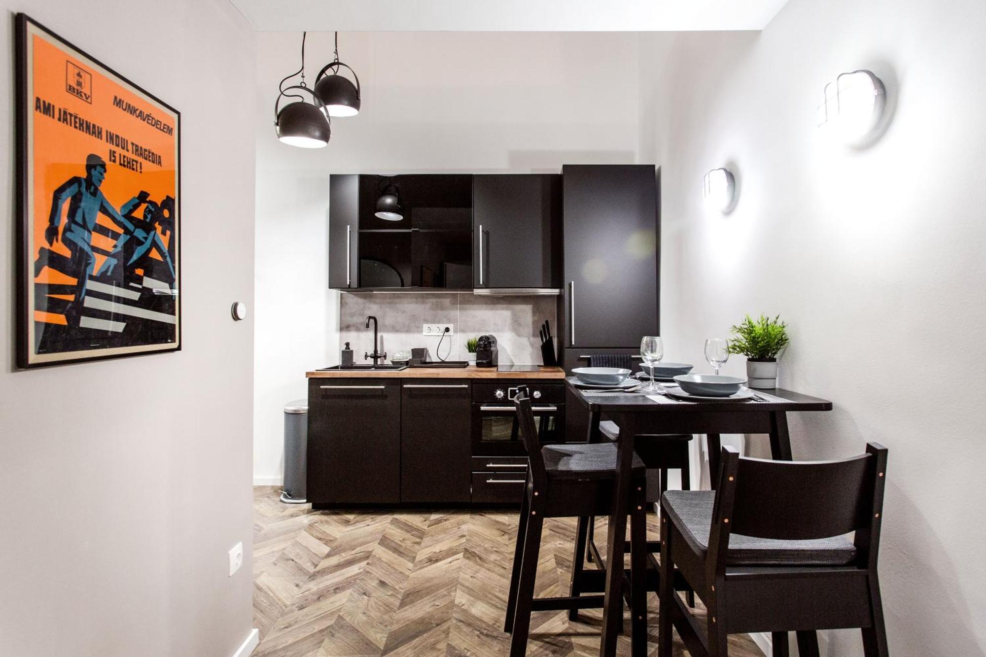 Walk To Nightlife From Elegant And Quiet Apartment Budapest