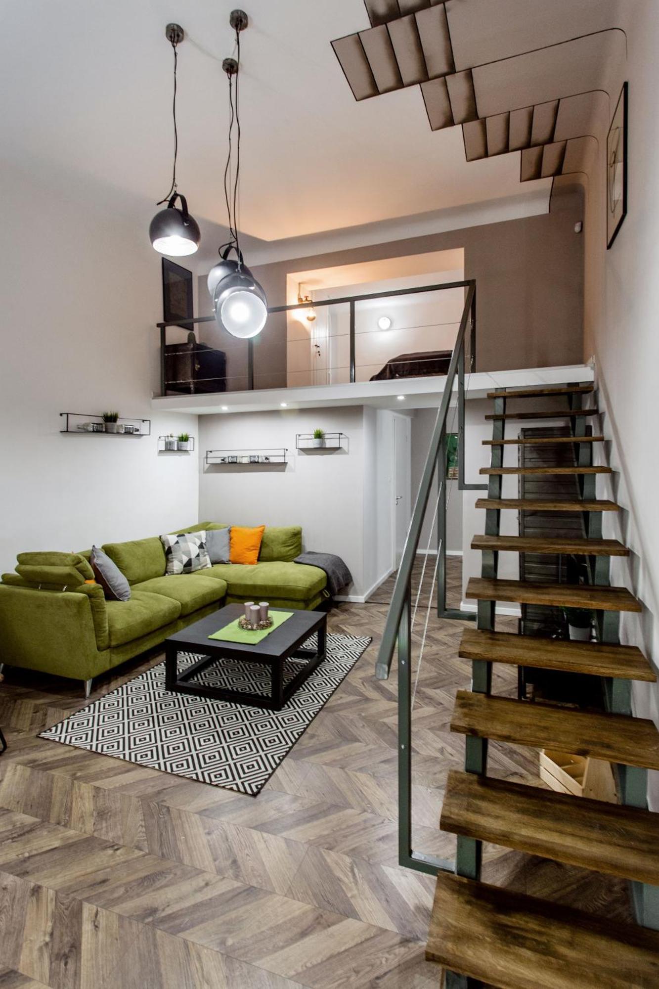 Apartment Walk To Nightlife From Elegant And Quiet Budapest