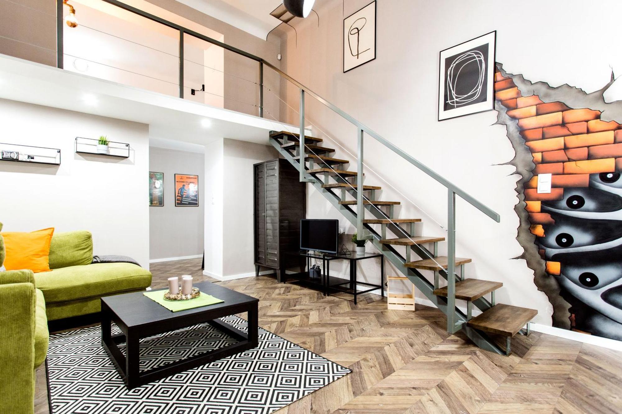 Apartment Walk To Nightlife From Elegant And Quiet *
